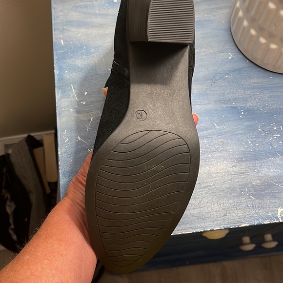 Black suede boots. Size 10 new, never worn. - Picture 4 of 4